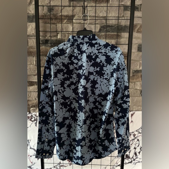Michael Kors Navy and Light Blue Men’s Floral Long Sleeve Shirt Size: Large, NWT - Picture 2 of 4
